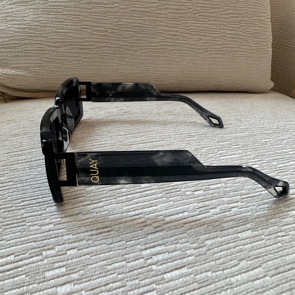 Quay Black Marble Sunglasses - Picture 4 of 5